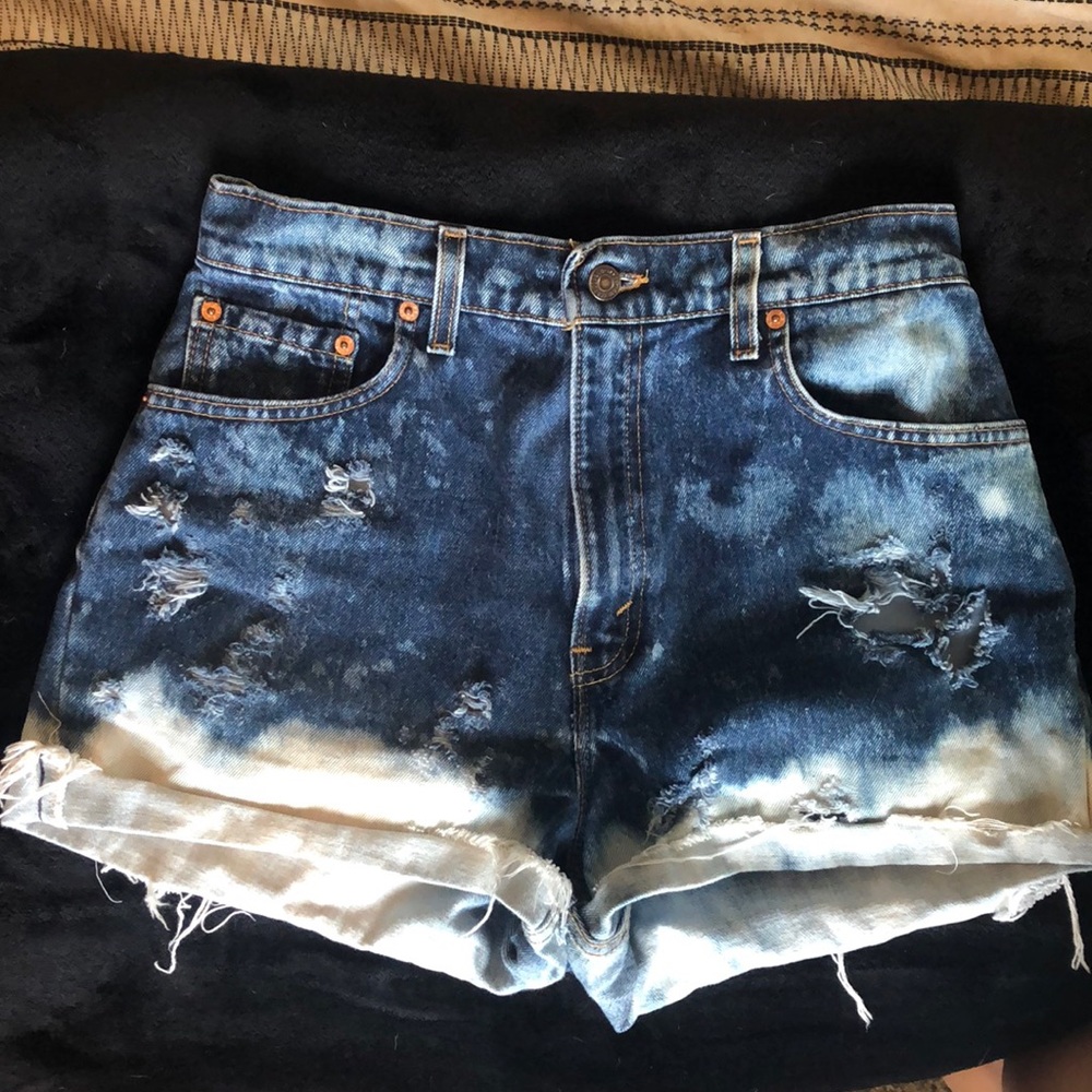 Levi’s 551 Shorts *Bleached, Distressed*